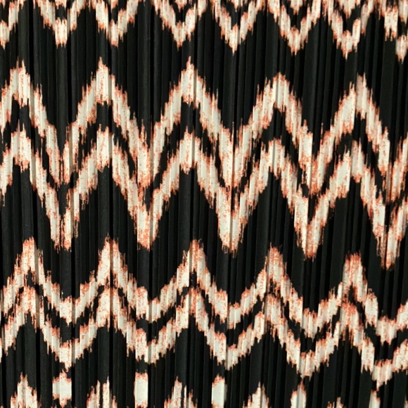 HOLIDAY DEAL! Crinkle Pleated Tank Blouse - Picture 2 of 6